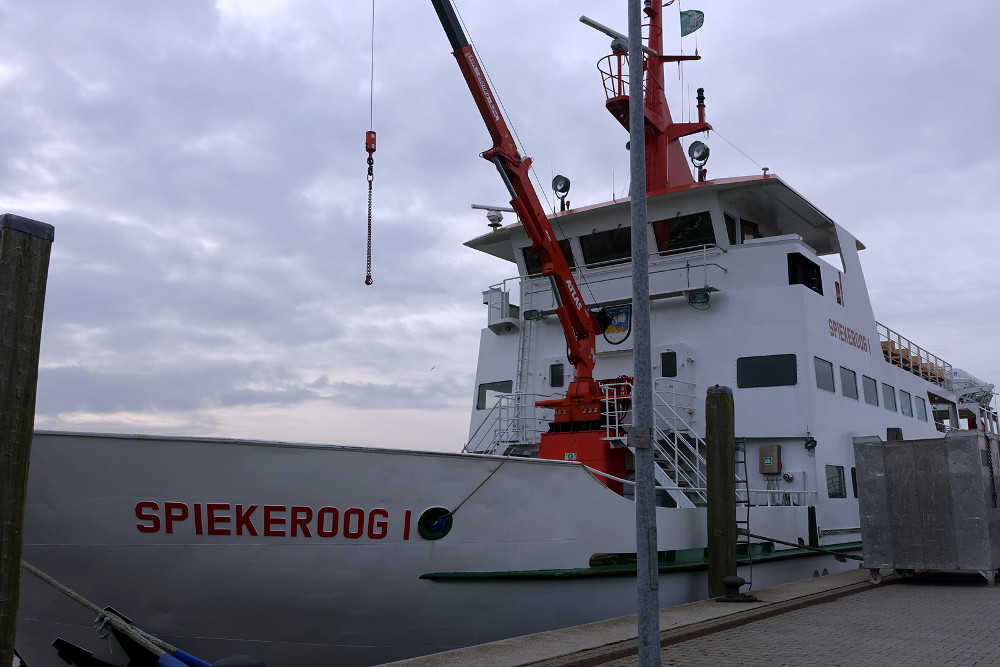 Die Fähre "Spiekeroog I" im Hafen Neuharlingersiel
