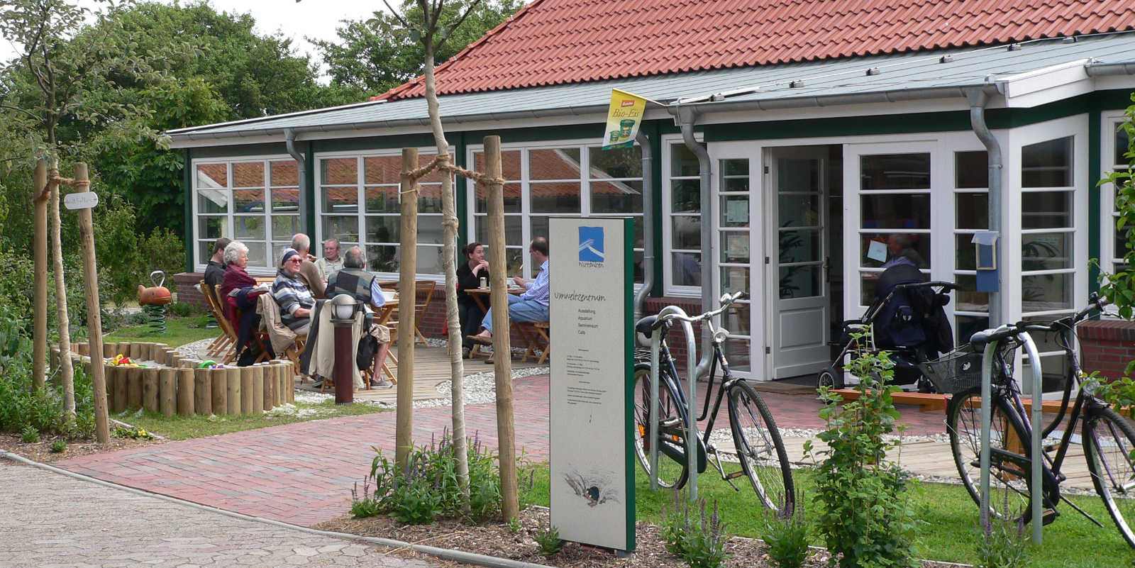 Außenansicht Nationalpark-Haus Wittbülten mit Café